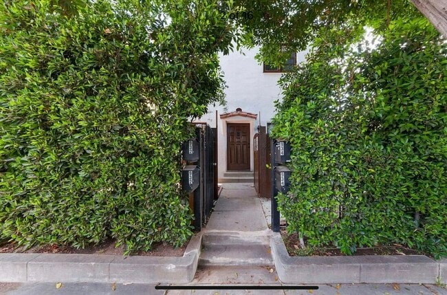 Building Photo - 934 N Ogden Dr