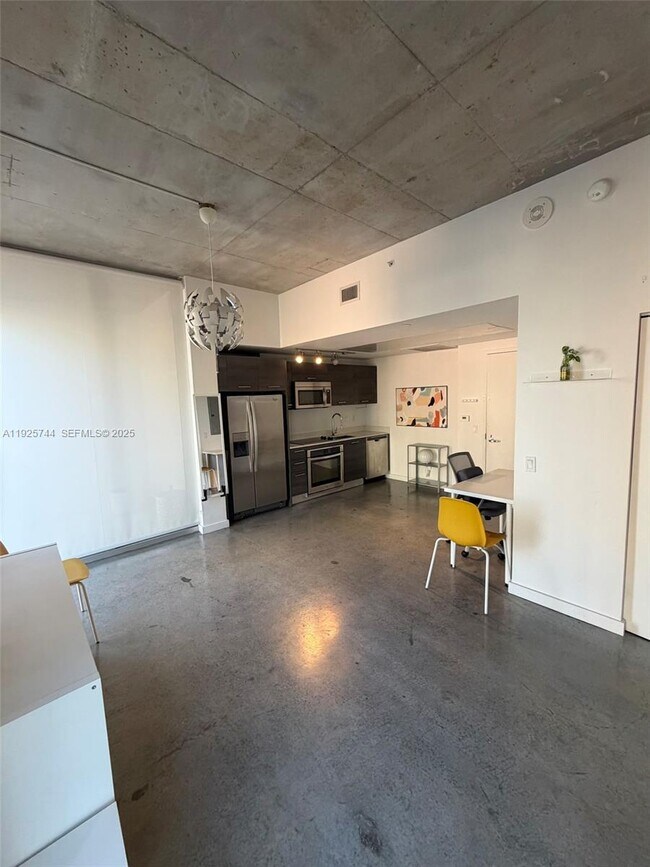 Building Photo - 151 SE 1st St