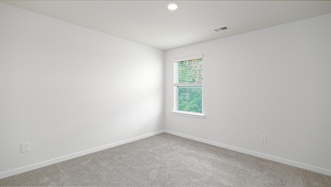 Building Photo - Modern 3-Bedroom Home in Community with Po...
