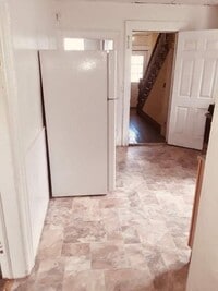 Building Photo - 908-910 Schuyler st Apt 1b
