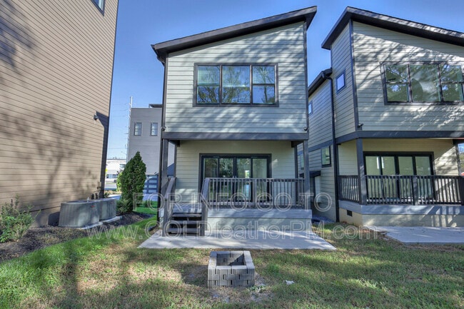 Building Photo - 402 E Trinity Ln