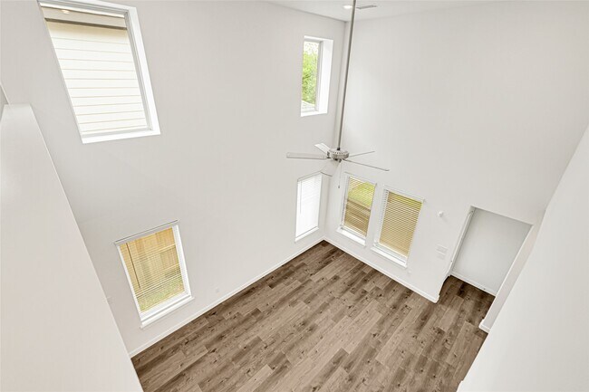 Building Photo - 31823 Autumn Spur Ln