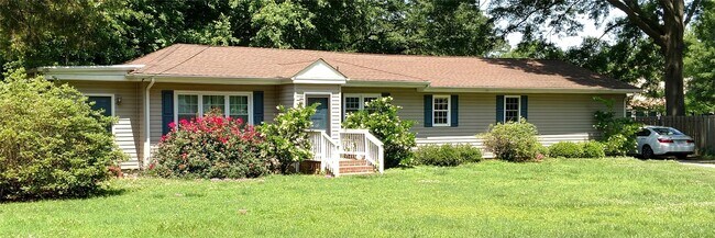 Building Photo - 240 Fresno Dr