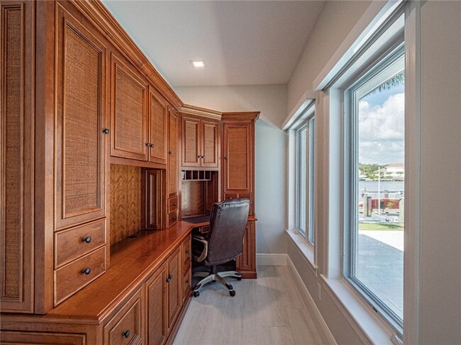 Building Photo - 195 Spinnaker Dr