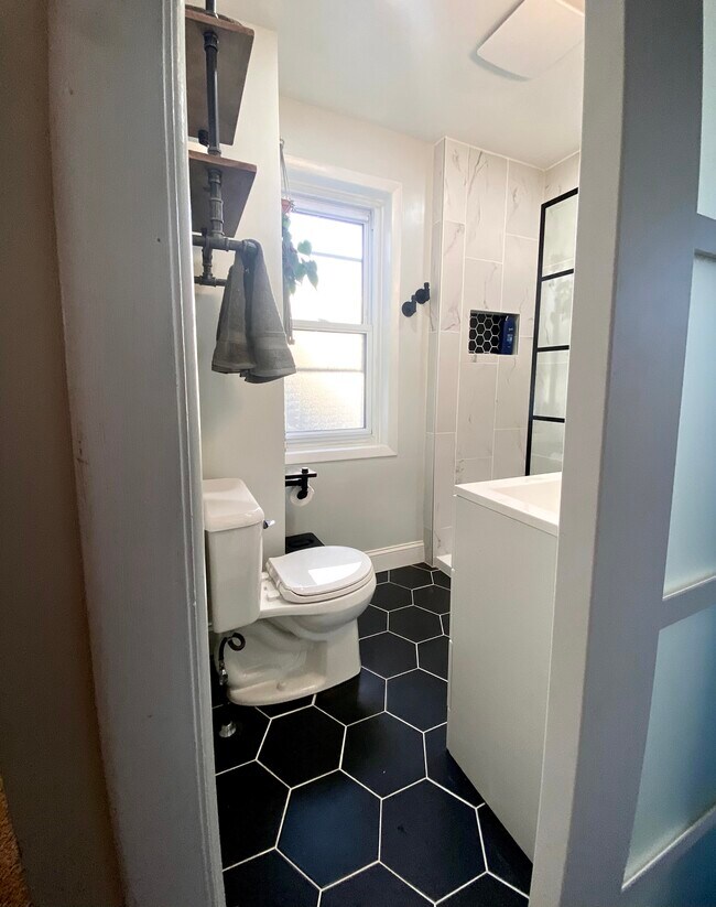 Building Photo - 2729 Reno St