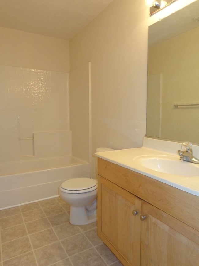 Building Photo - HUNNINGDON COMMONS