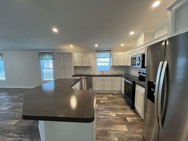 Building Photo - 328 Eland Dr