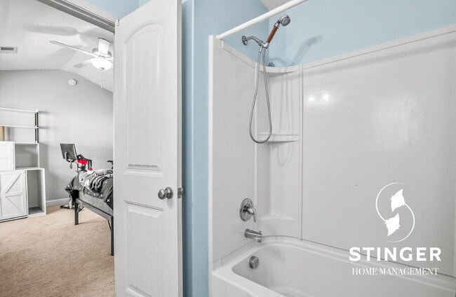 Building Photo - 332 Dante Cir