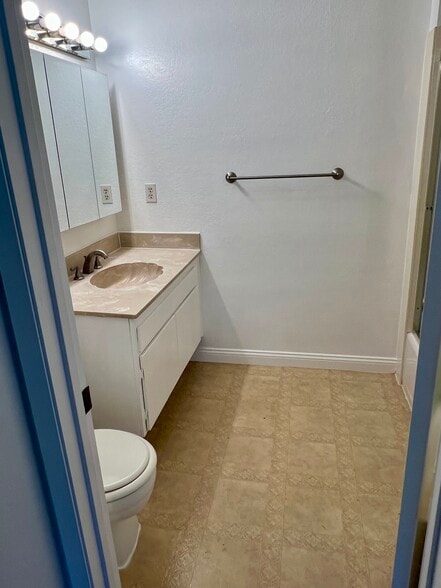 Building Photo - 133 Lawnview Cir