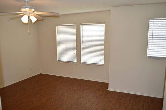 Building Photo - 2 Story Home with Great Floor Plan