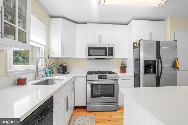 Building Photo - 46934 Trumpet Cir
