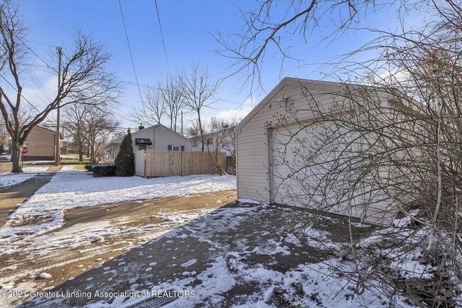 Building Photo - 1420 Snyder Rd