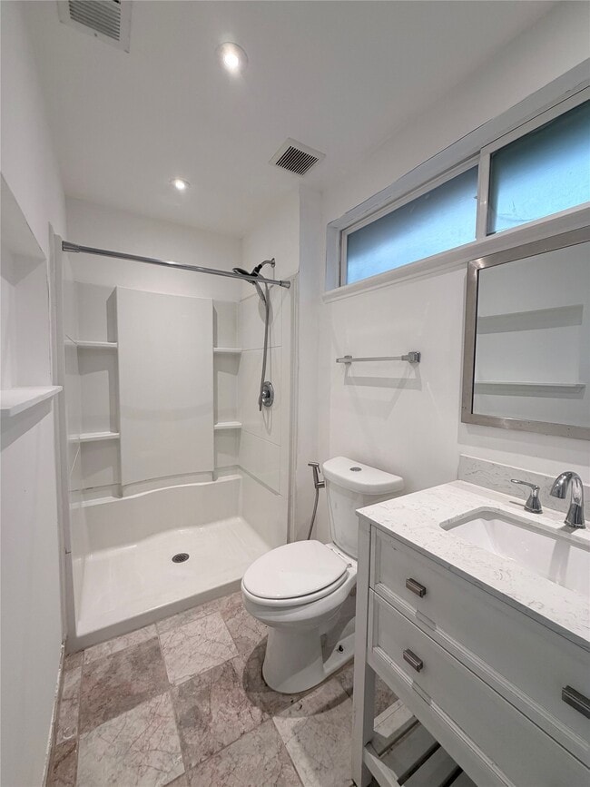 Building Photo - 618 Sulphur St