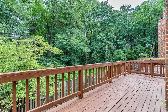 Building Photo - Very Charming 3 Bedroom And 2.5 Bathroom Townhouse With Private Deck In Country Creek