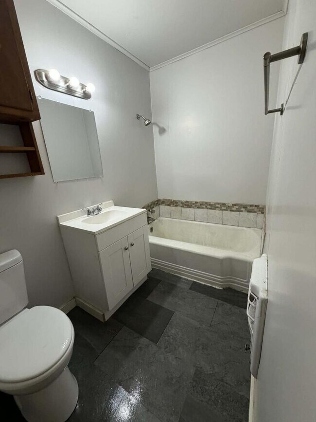 Building Photo - 1216 N 6th St