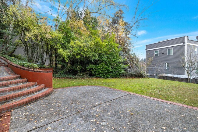 Building Photo - Seward Park