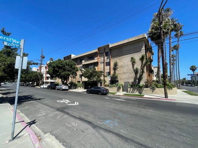 Building Photo - 12120 Texas Ave