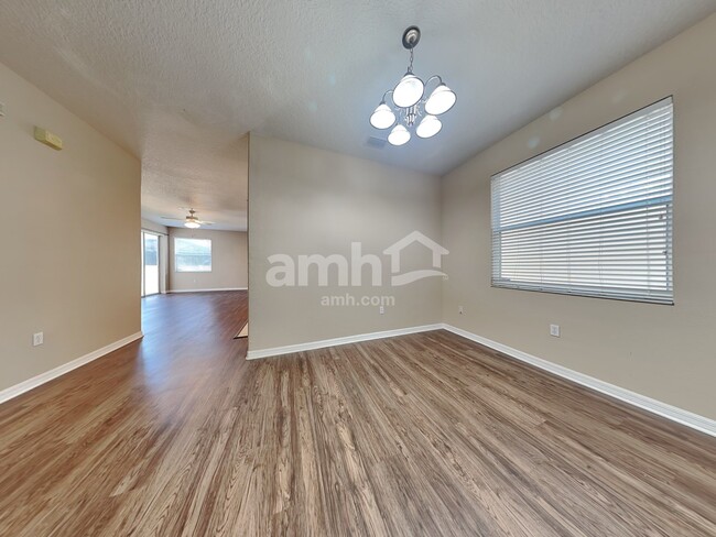 Building Photo - 8837 Royal Enclave Blvd