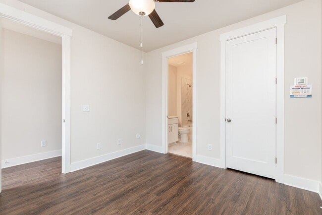 Building Photo - Beautiful 3BR 2.5BA Townhome w/ Full Appliance Kitchen • Garage Parking • Ultra-Modern