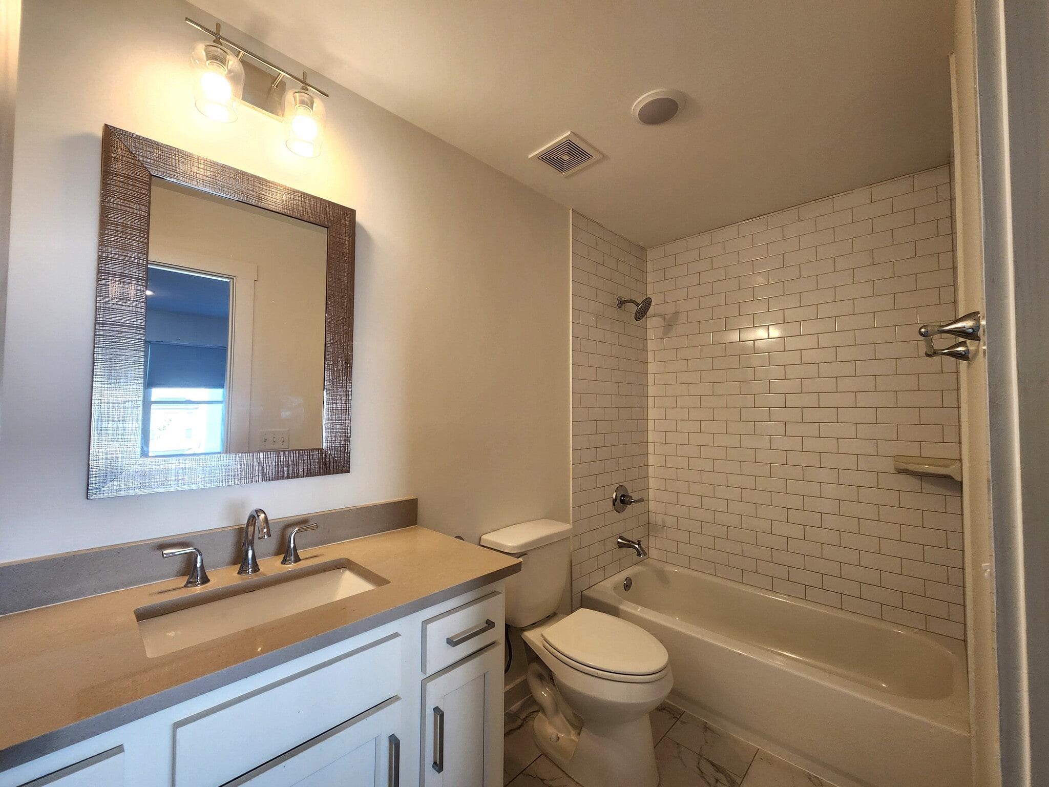 Building Photo - 1719 13th Ct S