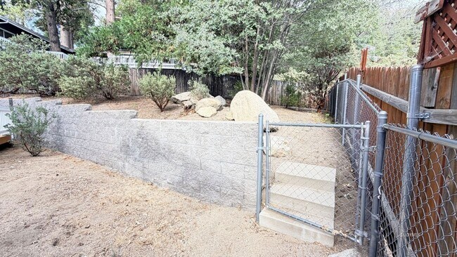 Building Photo - 25001 Rim Rock Rd
