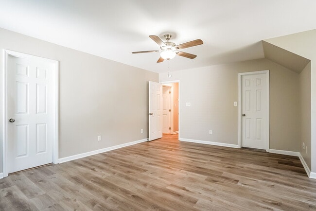 Building Photo - 9620 White Carriage Dr