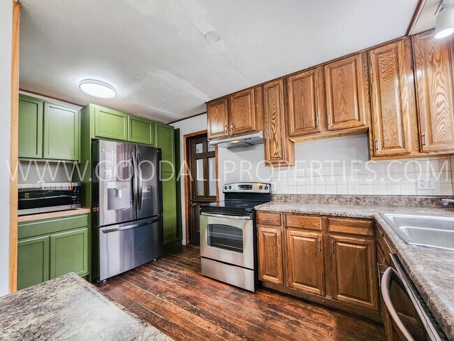 Building Photo - Great Deal !!! 4 Bedroom 1 Bath Home in Des Moines
