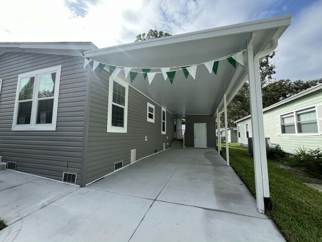 Building Photo - 15777 Bolesta Rd