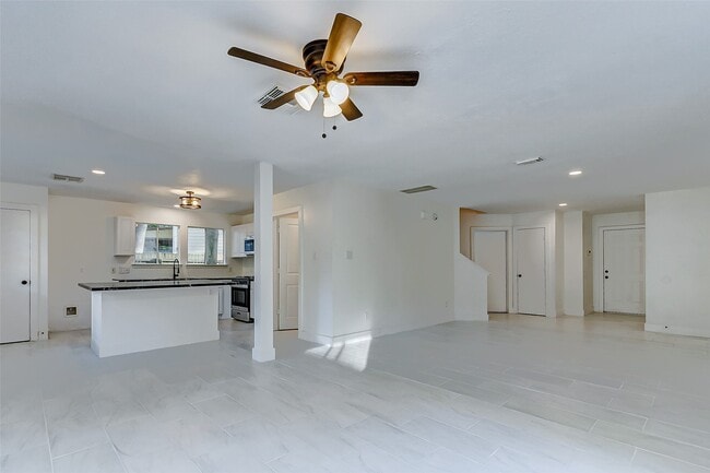 Building Photo - 21892 Silver Oak Ct