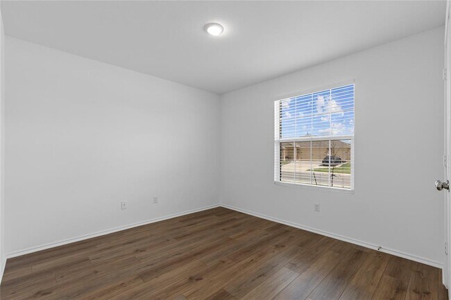 Building Photo - 173 River Rise Rd
