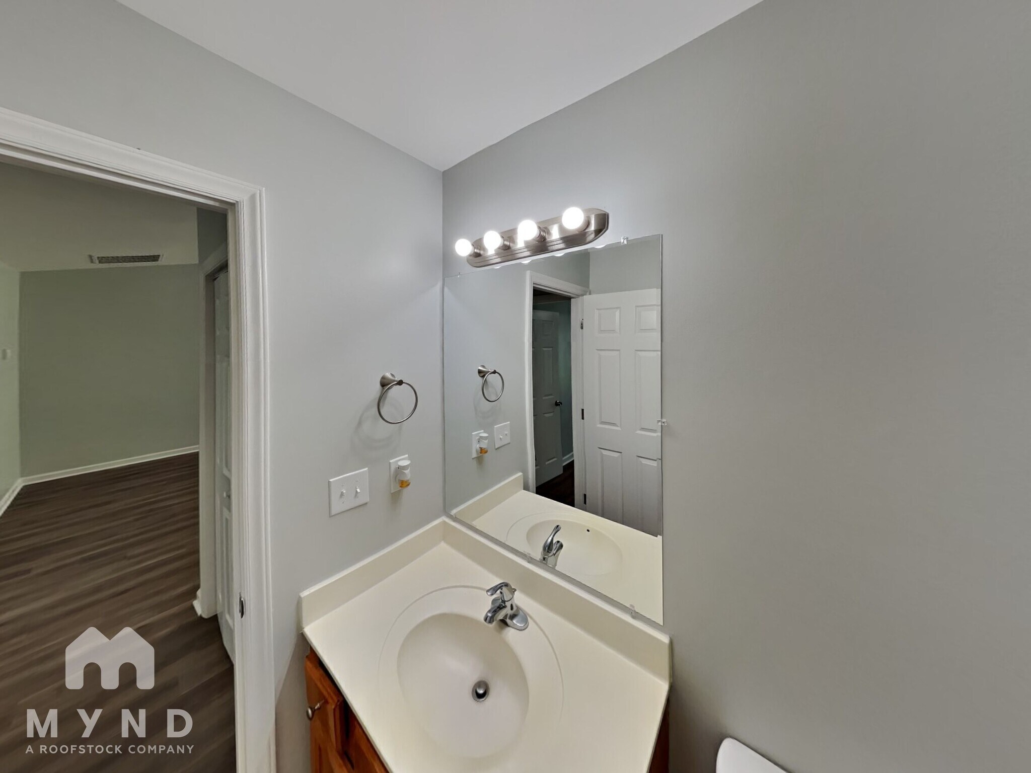Building Photo - 3604 Oakwood Rd