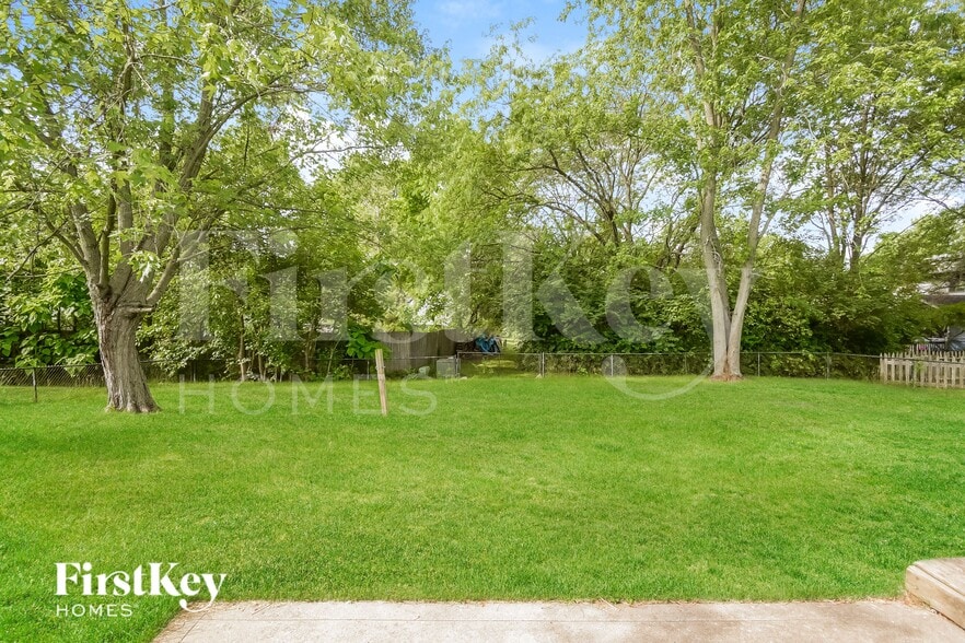 Building Photo - 5691 Dobbs Ferry Dr