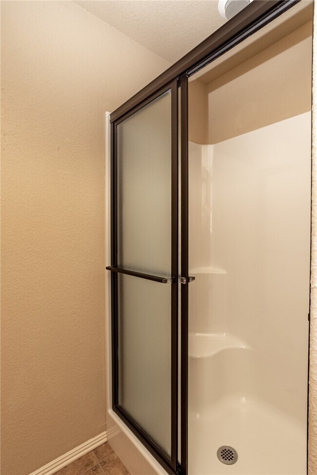 Building Photo - 3908 SW Ridgepointe Ave