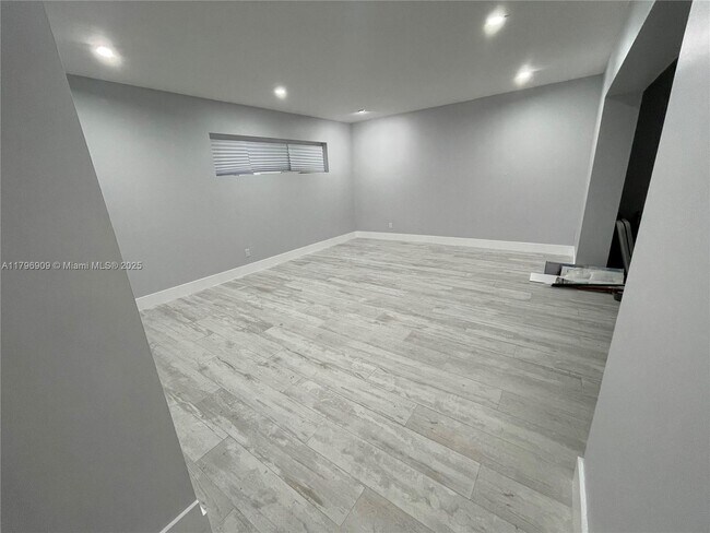 Building Photo - 10945 SW 172nd Terrace