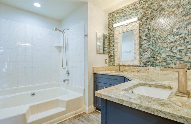 Building Photo - 2390 Bentley Dr