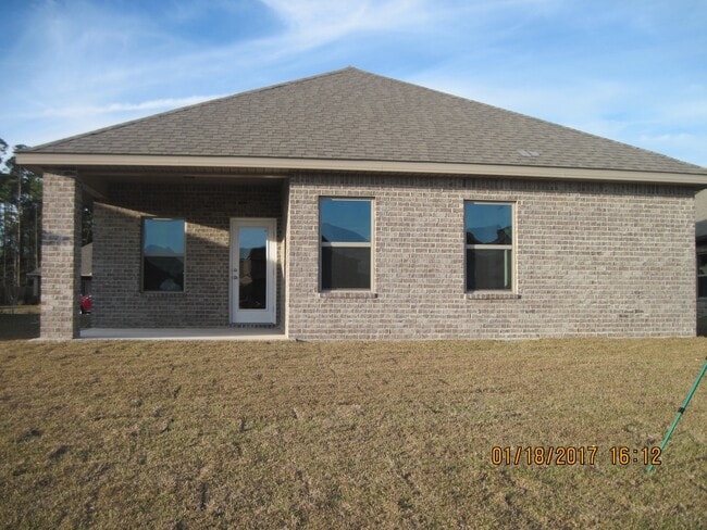 Building Photo - New 3 Bedroom in Driftwood Estates