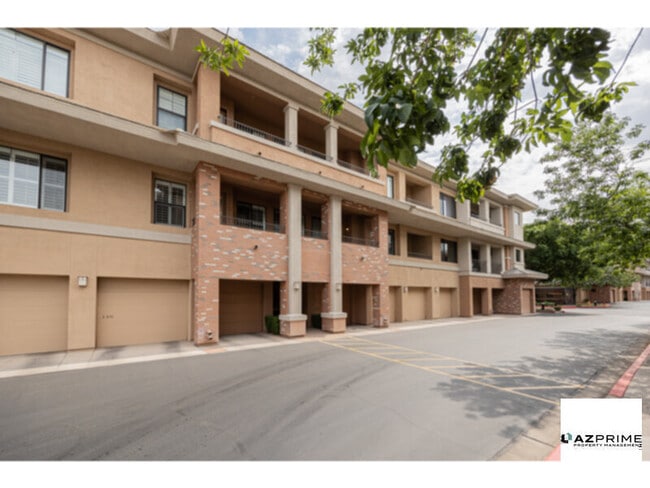 Building Photo - Discover this Absolutely Gorgeous Phoenix ...
