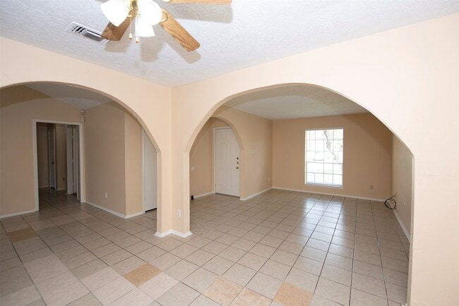 Building Photo - 4843 Beechaven St