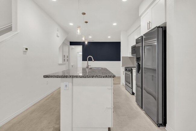 Building Photo - 1520 W 1st St