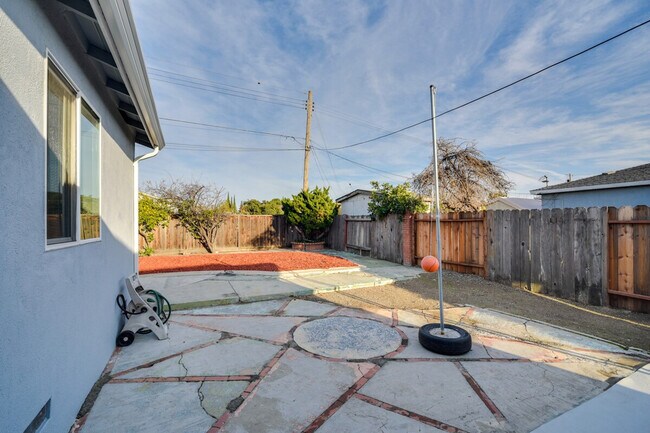Building Photo - 4615 Armour Dr