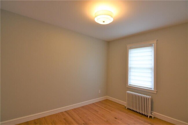 Building Photo - 5 Holten Ave