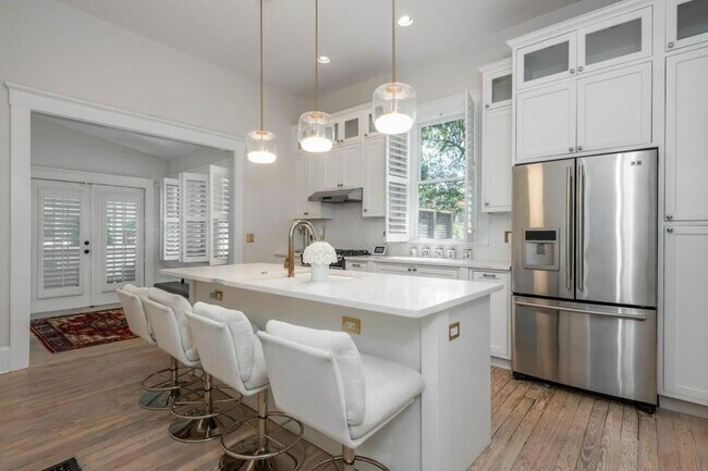 Building Photo - 242 Haralson Ave NE