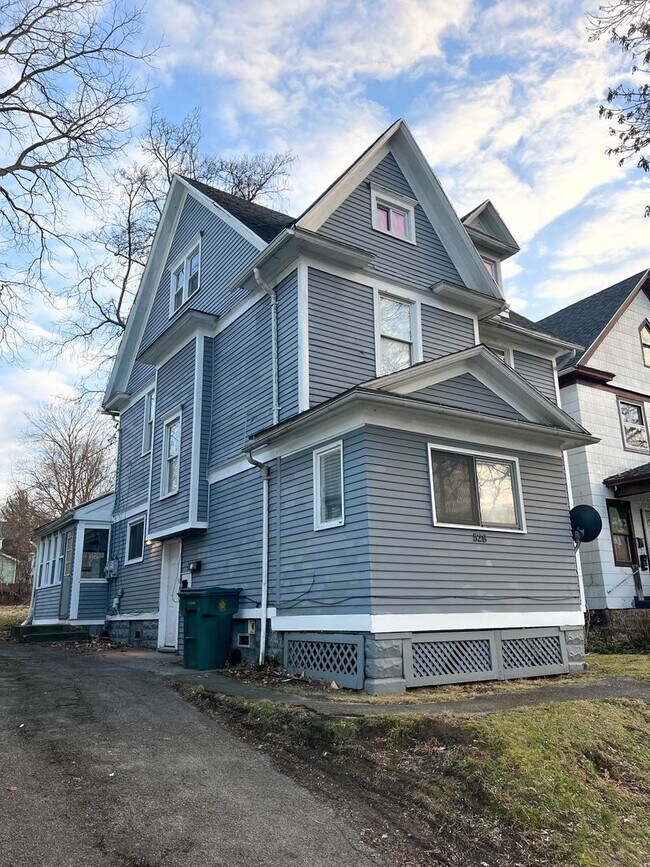 Building Photo - 528 Seward St