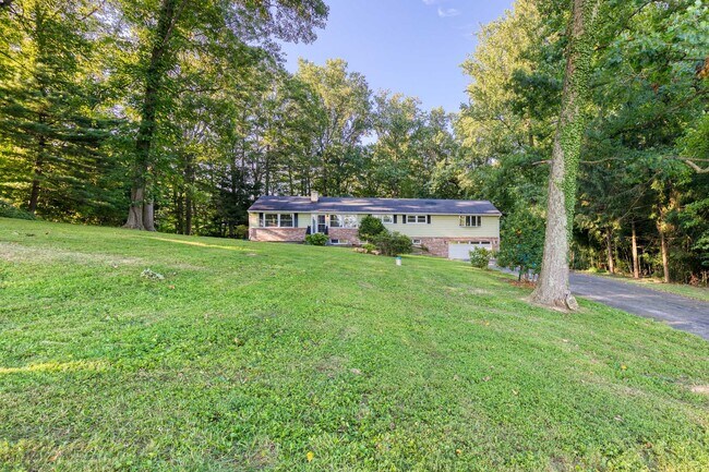 Primary Photo - 1301 Hollingsworth Rd
