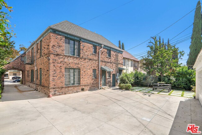 Building Photo - 135 N Orange Dr