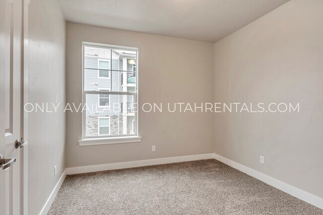 Building Photo - 1128 S 820 E