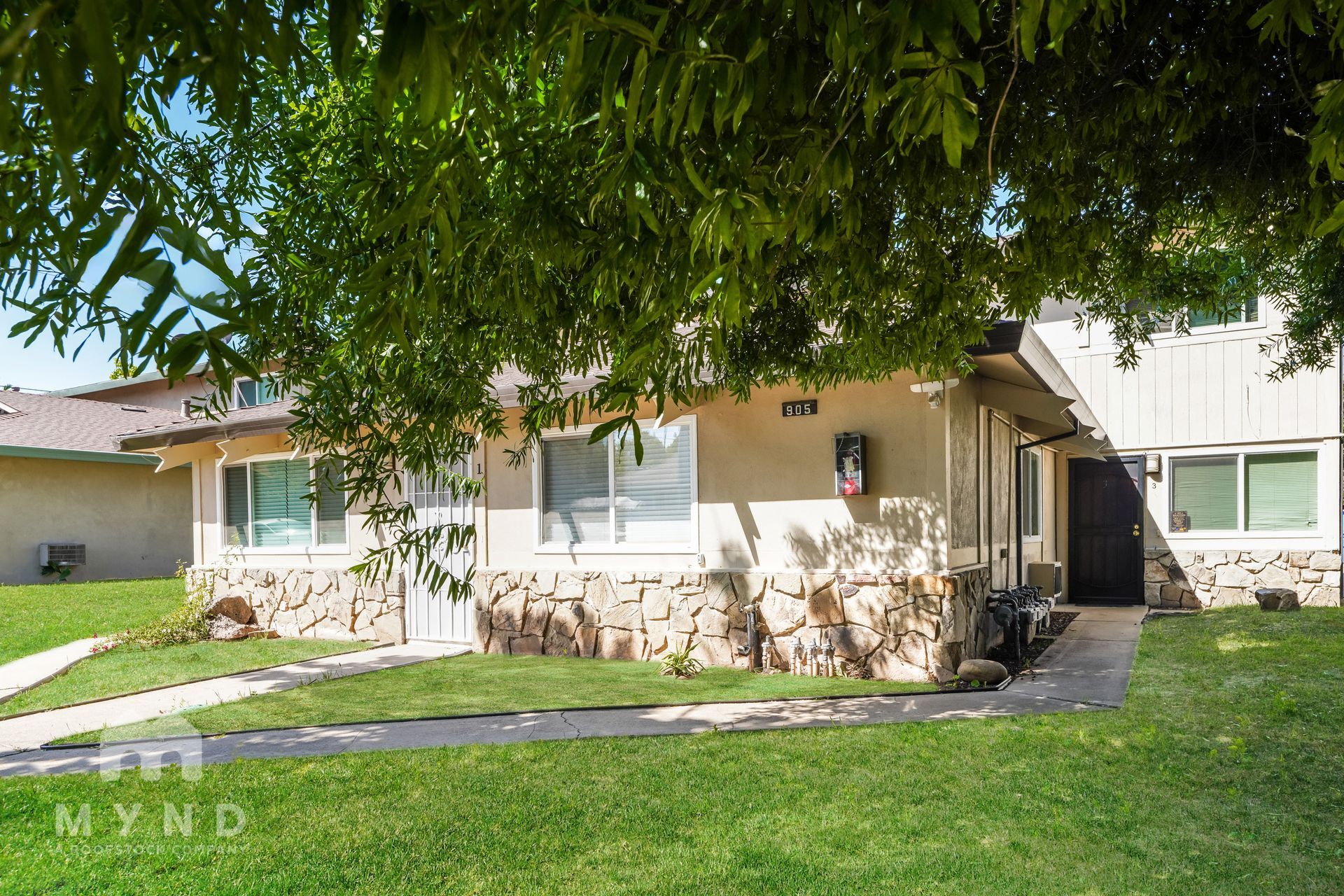 Building Photo - 905 Carro Dr