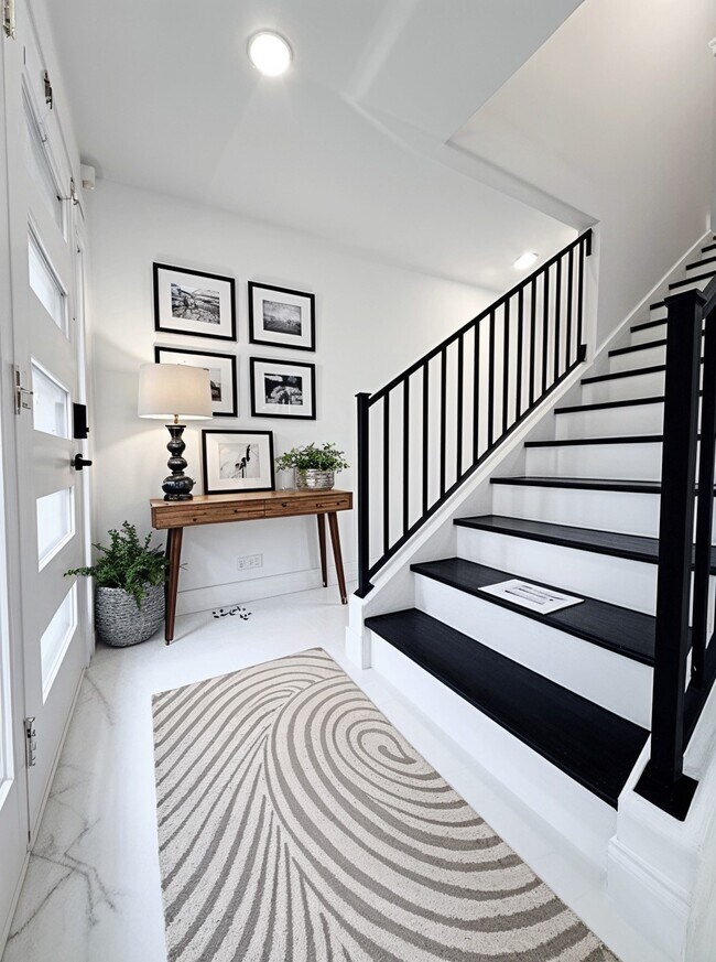 Building Photo - 6035 Cartagena St