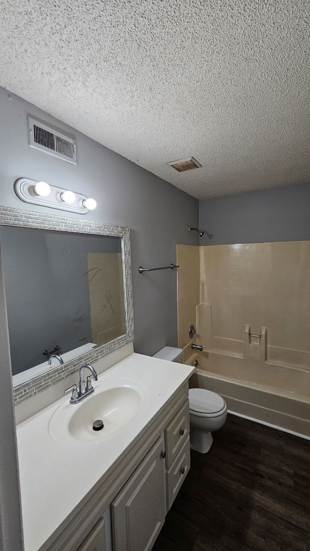 Building Photo - 3301 Chesapeake Cir