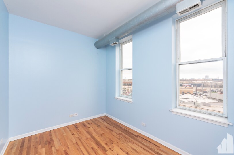 Building Photo - 2356 N Elston Ct